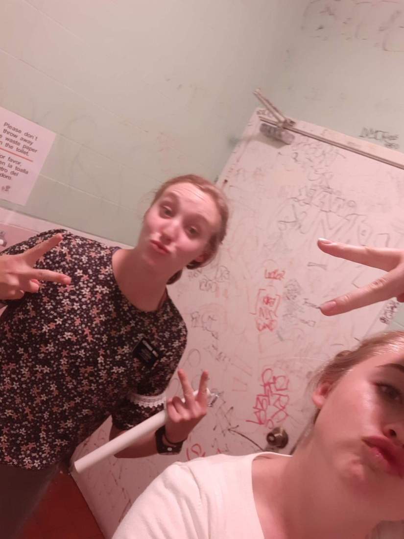 received_1813501218794216